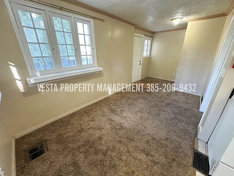 619 20th St #3 — Photo 6