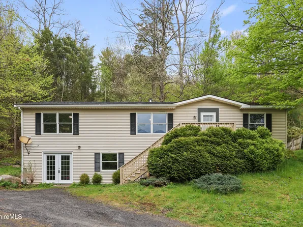 16 Spruce St, Great Barrington, MA 01230