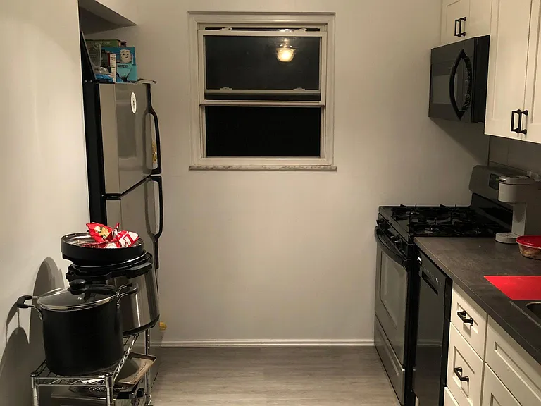 515 Decatur Ave #1 — Photo 4