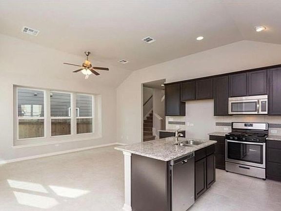 Kitchen/ Living