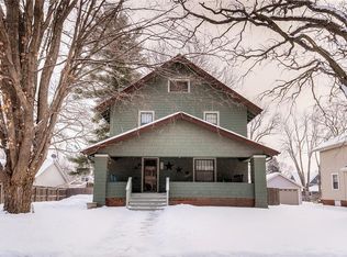 906 N B St, Indianola, IA 50125
