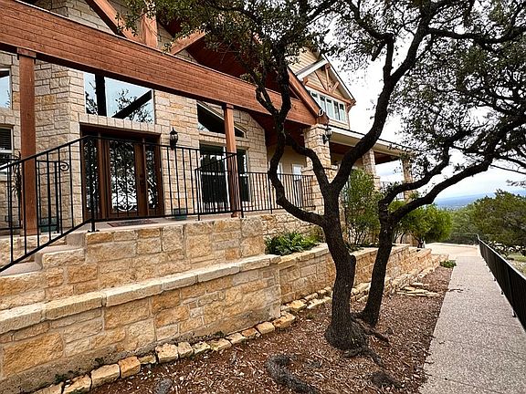 5th image of 901 Lakepark Dr