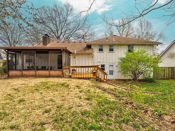 4th image of 9722 Woodland Ln