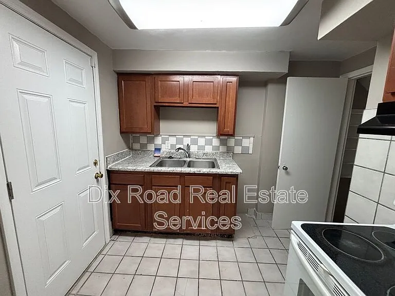 237A Ryburn Ave #A — Photo 8
