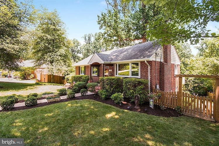 1st image of 7238 Woodley Pl