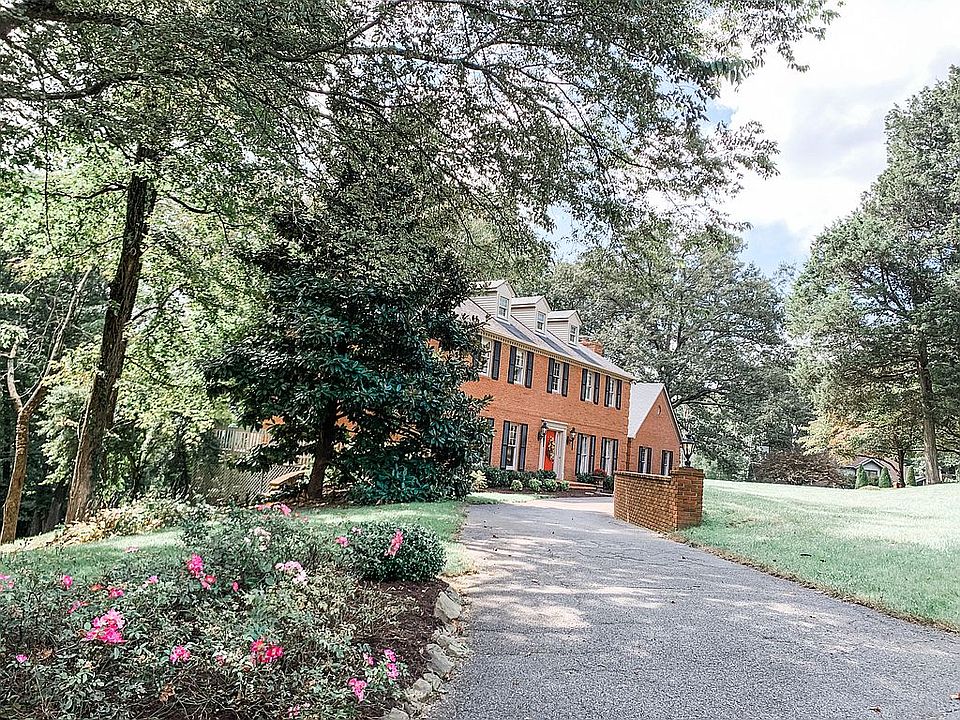 1st image of 7 Hilltop Dr