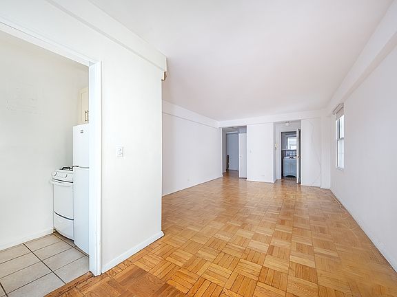 5th image of 225 E 46th St APT 5J