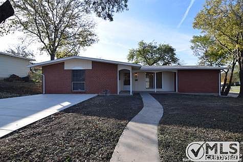 1st image of 302 Sprucewood Ln