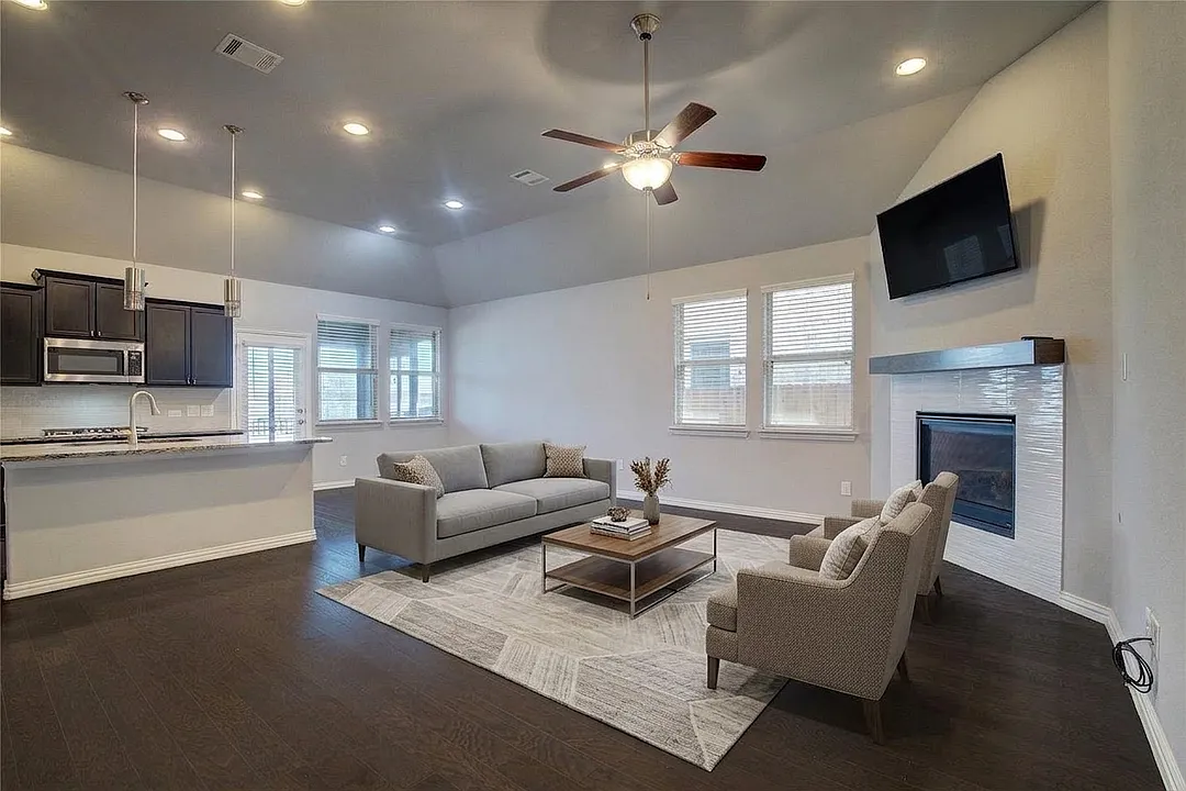 Spacious 3-Bedroom Home in Garland, TX — Photo 2