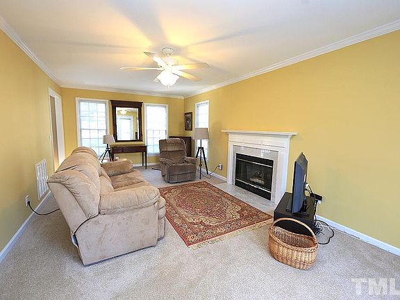 3rd image of 114 E Skyhawk Dr
