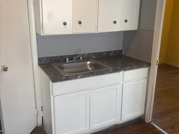 4th image of 2507 E 109th St #Up