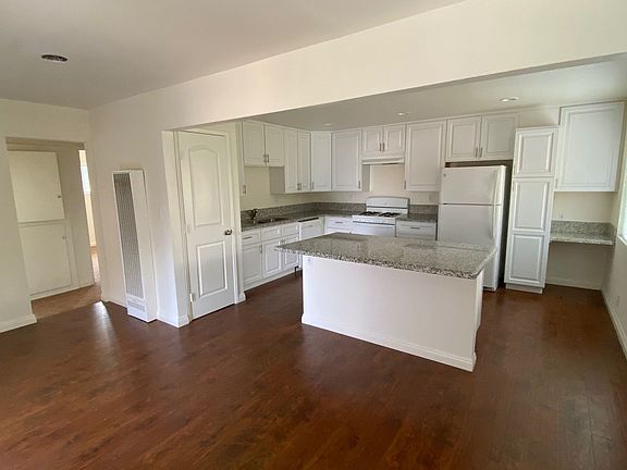 5th image of 201 S Oak Knoll Ave APT 5