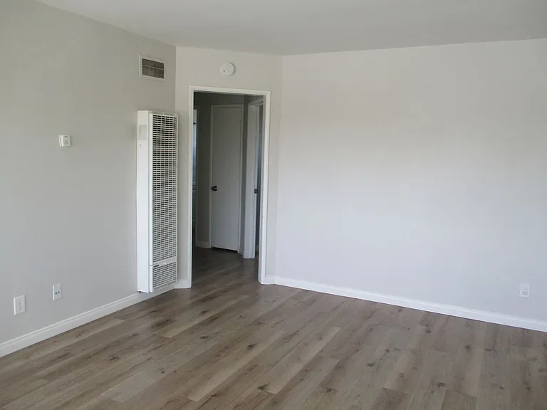 3854 Euclid Ave — Photo 6