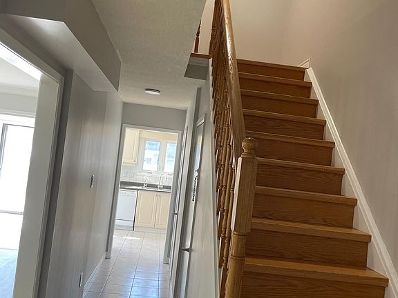 2nd image of 33 Rowe Ct