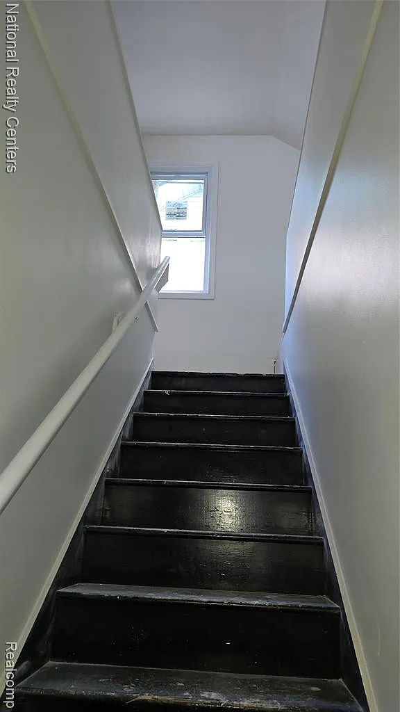 3 bed, 1.5 bath, 1087 sqft, $1,800 — Photo 3