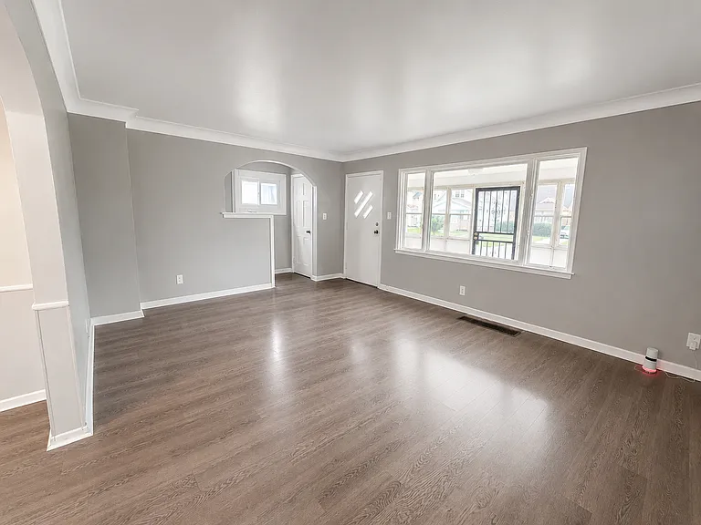 523 E Oakland St — Photo 3