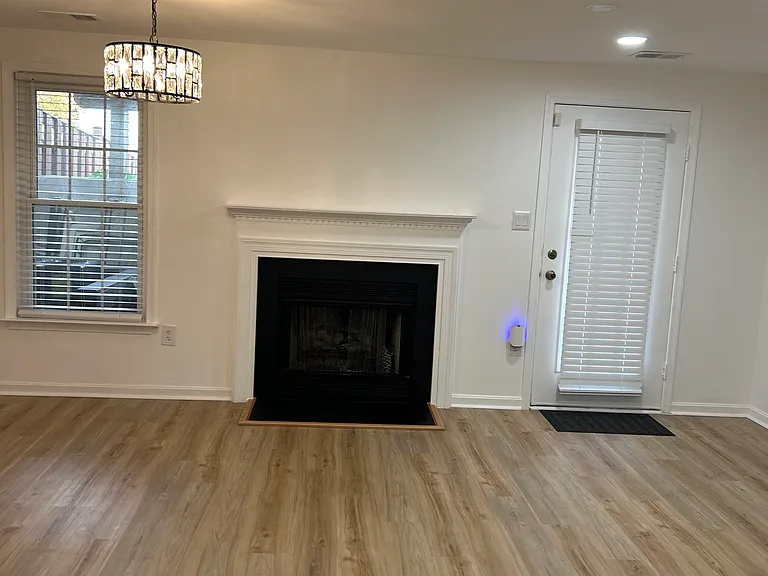 4102 Hampstead Ln — Photo 8