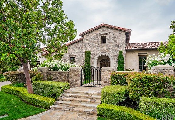 2nd image of 25873 Oakbrooke Ct