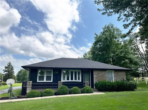 23485 W 207th St, Spring Hill, KS 66083