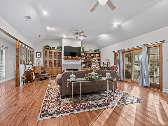 3rd image of 8450 Dama Dr