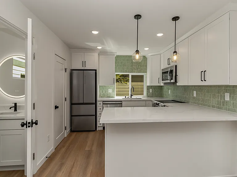 820 S Sullivan St #B — Photo 11