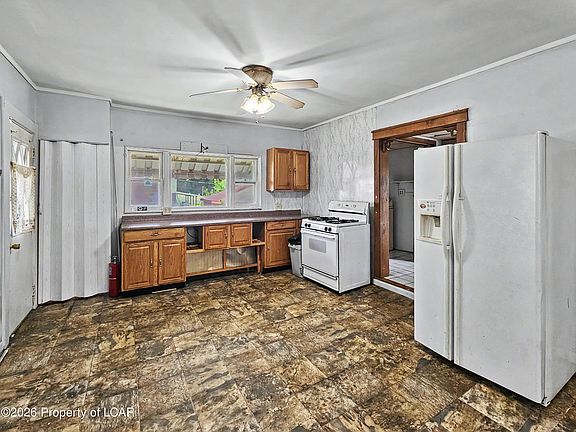 5th image of 117 E Elm St