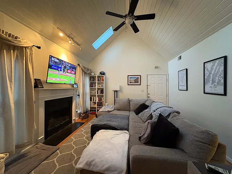 5013 Gatehouse Way — Photo 2