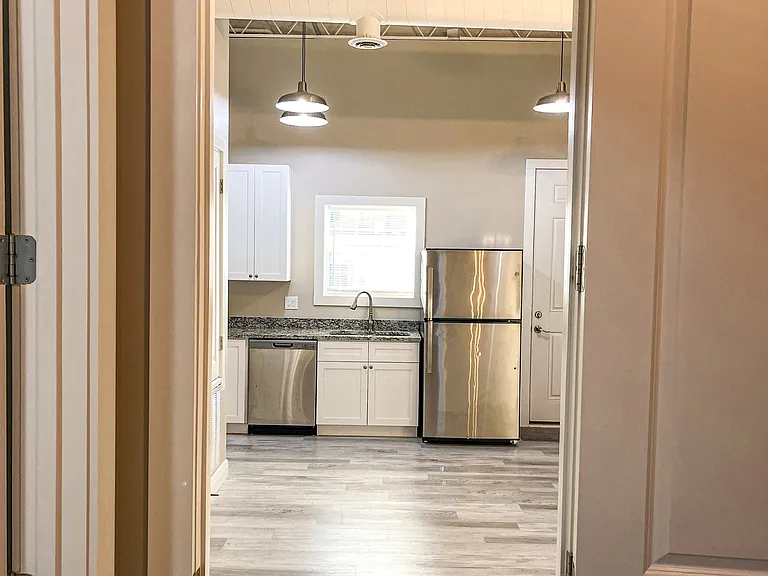 902 Howard Ave #9 — Photo 15