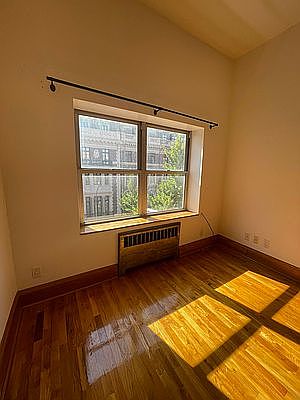 4th image of 17 W 74th St APT 4A