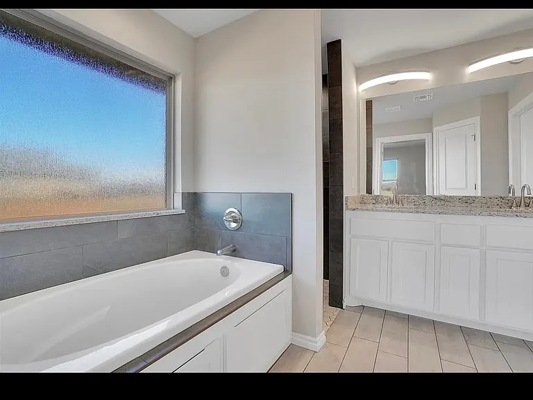 2043 SW 45th St — Photo 10