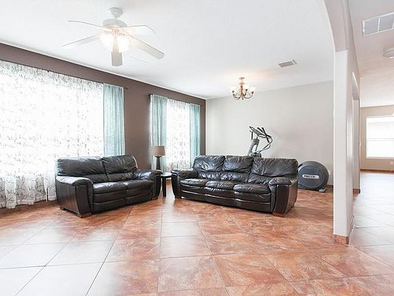 4th image of 216 Magnolia Park Trl