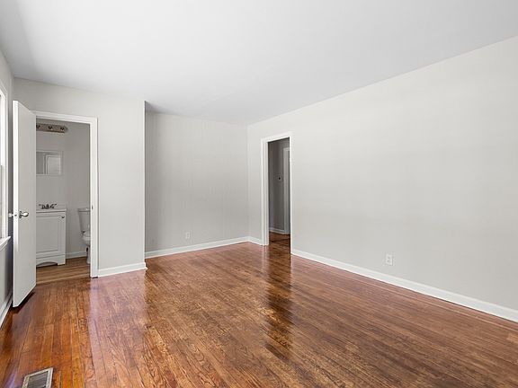 5th image of 149 Rose Dr