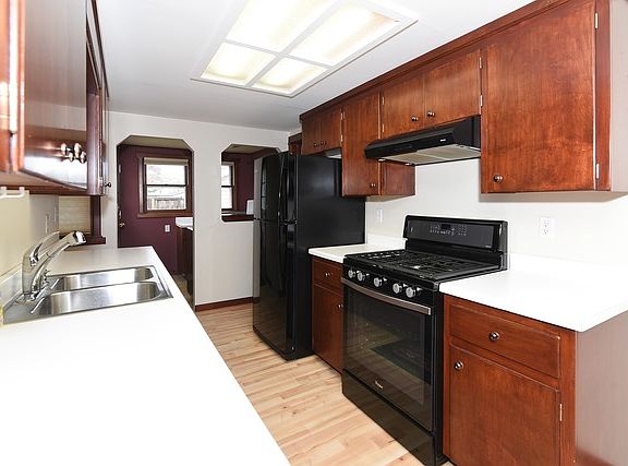 3rd image of 9603 Meade Ave