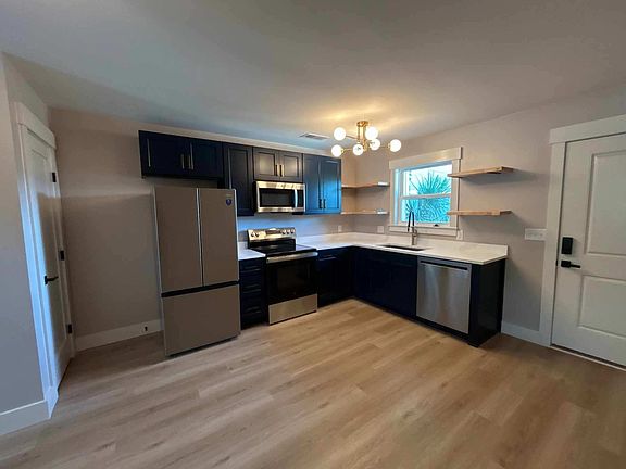 5th image of 108 W Cooper Ave #1