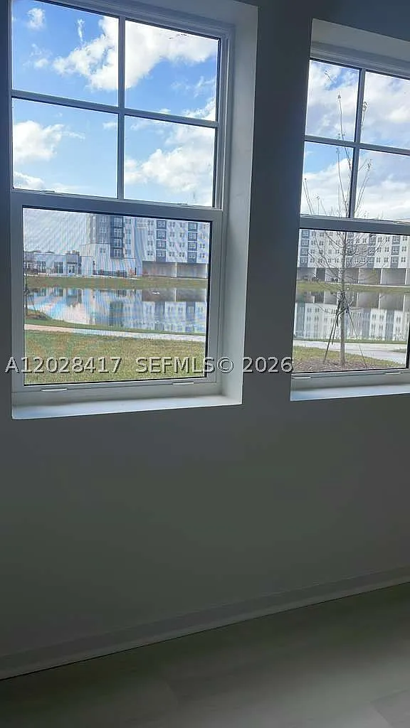 1 bed, 1.5 bath, 825 sqft, $1,700 — Photo 3
