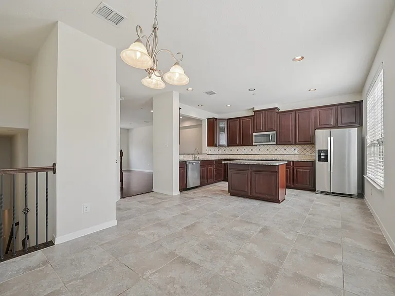 3934 Amberwood Dr — Photo 17