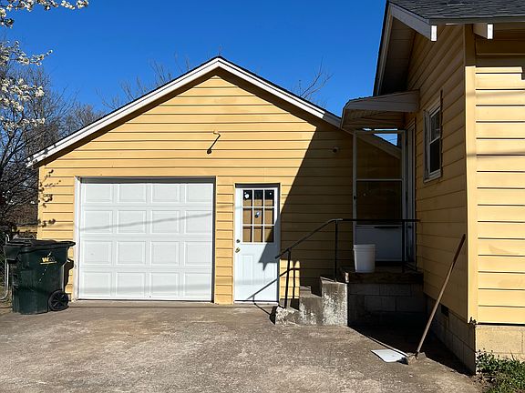 5th image of 1001 E Thompson Ave