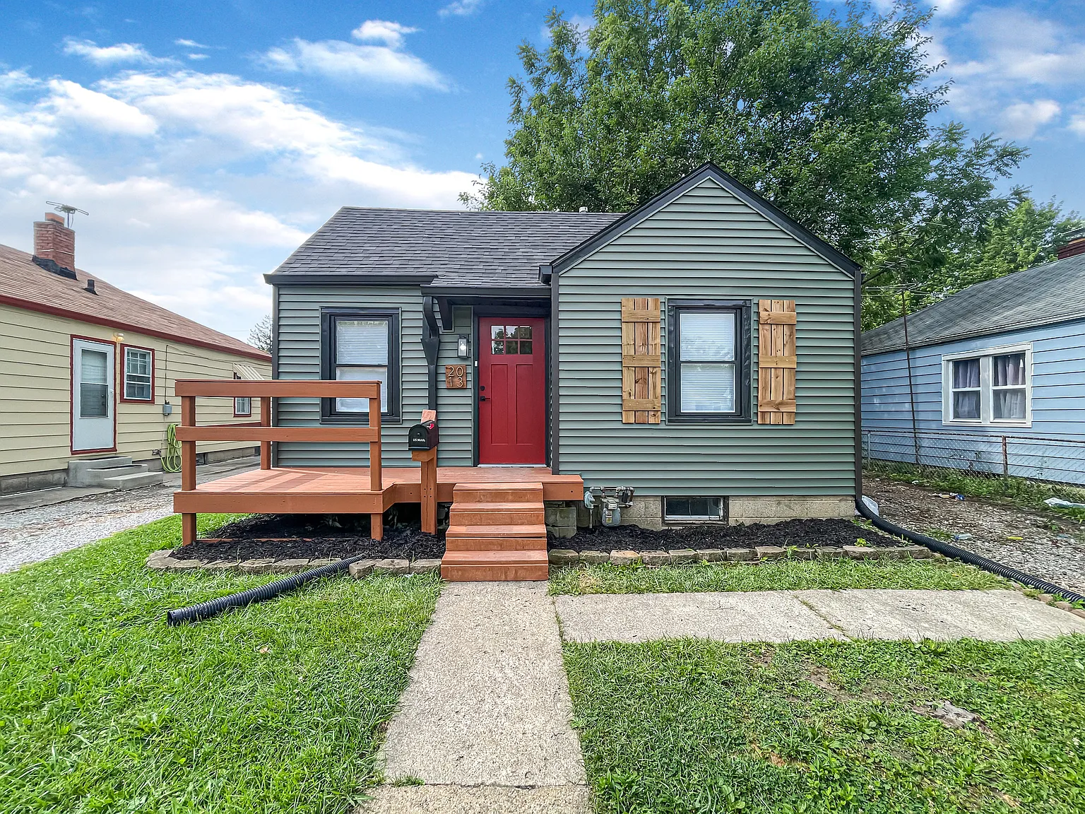 2013 E Legrande Ave photo 1