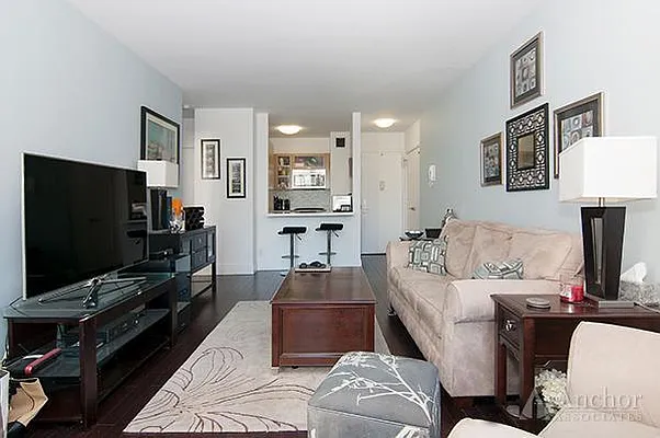 Rented by Anchor Associates | media 12