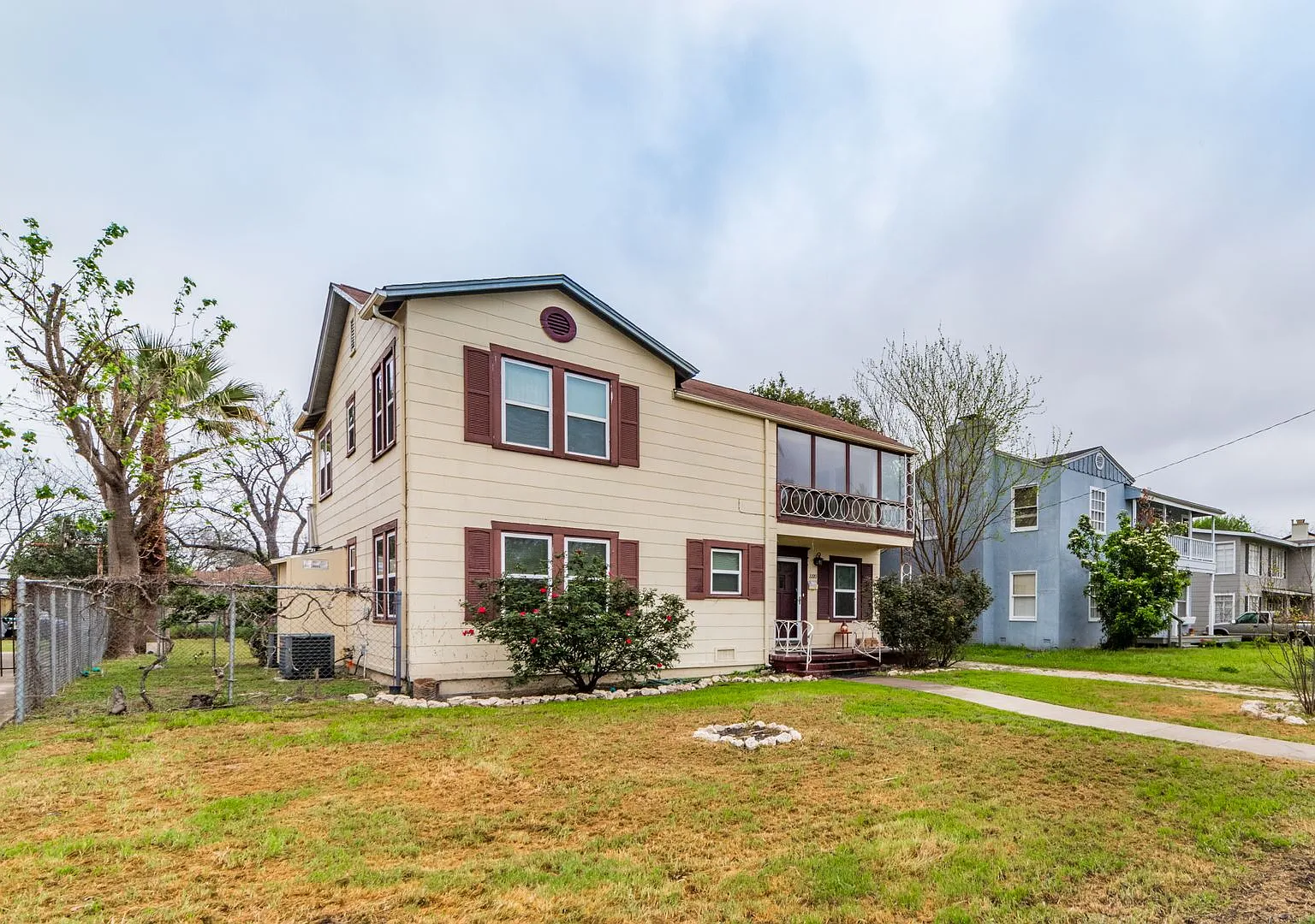 2-Bedroom Monticello Park Duplex - Upstairs Unit — Photo 4