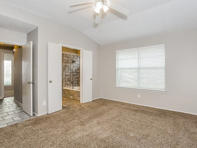 4326 Walsh Ln — Photo 9