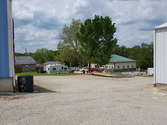3rd image of 202 E Main St