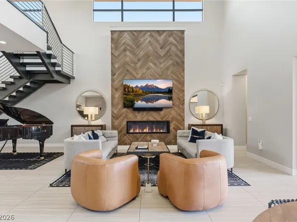 38 Moonfire Dr, Las Vegas, NV 89135