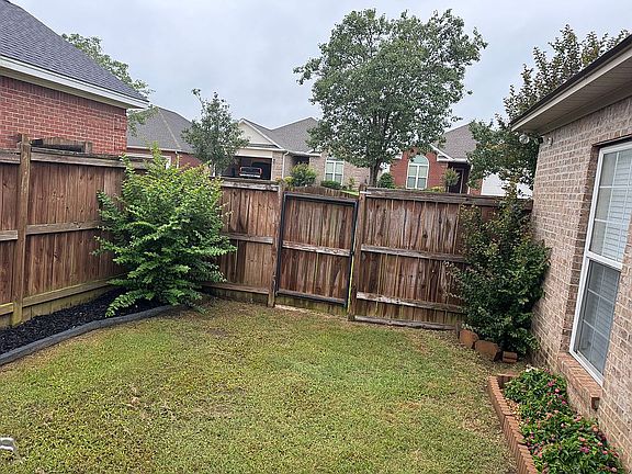 3rd image of 27 Rhoades Ln