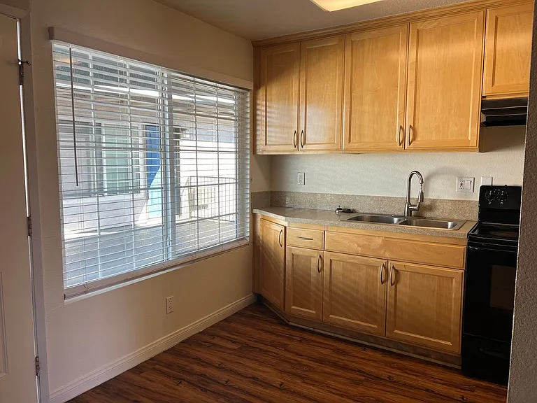 2701 W McFadden Ave — Photo 41