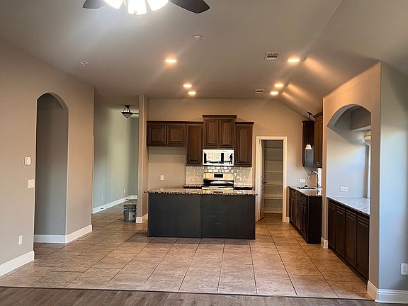 4th image of 1013 Putman Dr