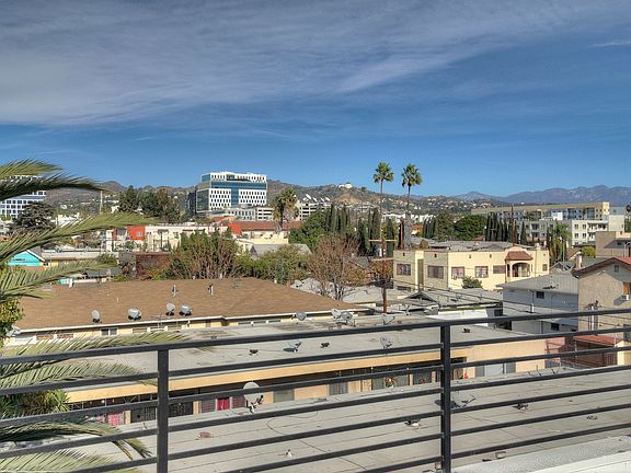 3rd image of 1130 Tamarind Ave