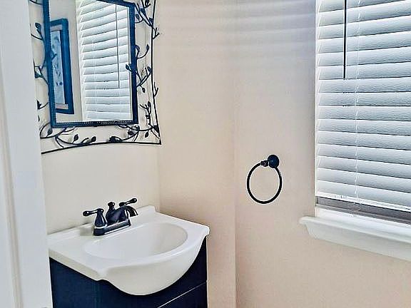 1/2 Bath 