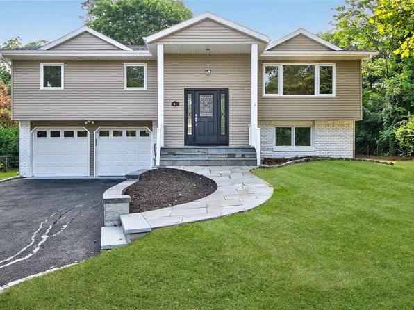 51 Village Lane, Hauppauge, NY 11788
