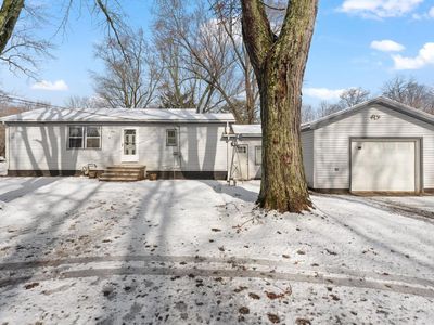 8563 E Belmont Dr, New Carlisle, IN, 46552